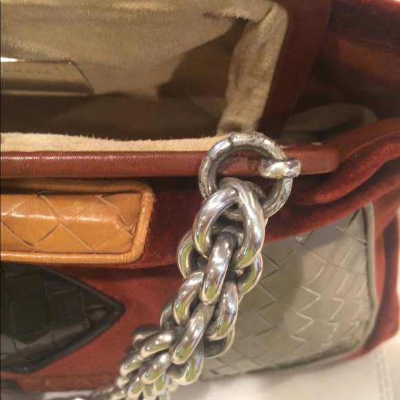 Bottega Veneta Limited Edition Velvet Leather Bag - Picture 14 of 17